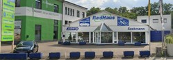 Reifen Sackmann schlüpft unter das First-Stop-Dach 