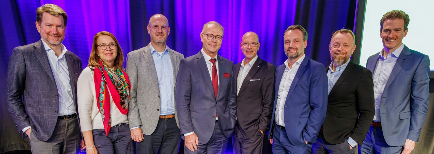 Das GVA-Präsidium inklusive Geschäftsführer (v.l.n.r.): Dr. Christian Schäferbarthold, Isabel Brockmann-Metzger, Bastian Müller, Thomas Vollmar, Dirk Scharmer (Geschäftsführer), Martin Matthies, Matthias Wittich und Jörg Neimcke.