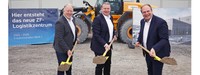ZF Betriebsrat Achim Dietrich, Vorstandsmitglied Prof. Dr. Peter Laier und Dr. Jochen Witzig, Standortleiter für die Produktionsbereiche (v.l.n.r.).