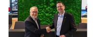 Michael W. Thiede (l.) übergibt seine AHC-Gruppe an Steffen Rump und die Motor-Nützel-Gruppe. 