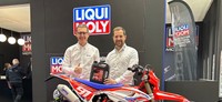 Stefano Soldani, Vertriebs- und Marketingmanager von Betamotor (l.), und Markus Kastner, Business Development Zweirad bei Liqui Moly, kommunizierten auf der EICMA eine Verlängerung ihrer Zusammenarbeit. 