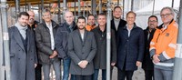 "Wir blicken voller Vorfreude auf die Eröffnung dieses außergewöhnlichen Standortes", sagt Florian Glinicke, Geschäftsführer der Glinicke Automobil Holding GmbH & Co. KG (3. von rechts).