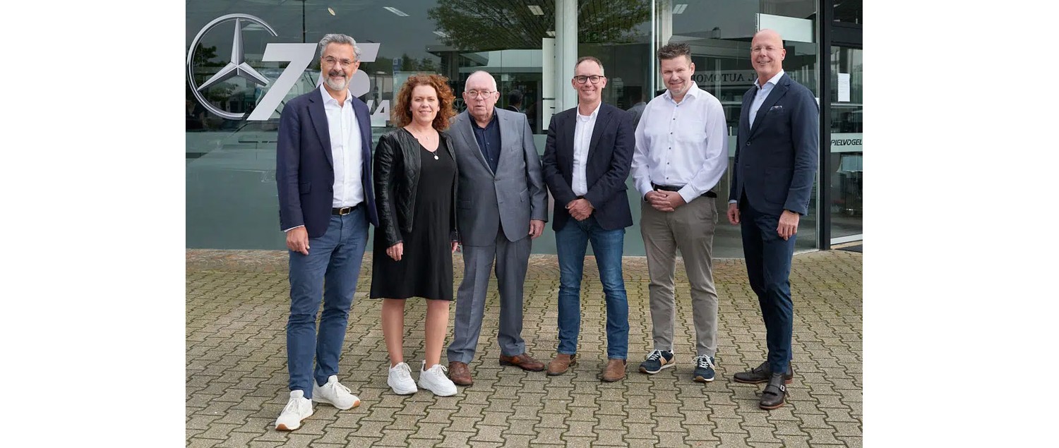 Richard Lacek-Herbrand (Herbrand-Gruppe), Silke Nebl geb. Spielvogel (Verkaufsleiterin), Hans Spielvogel (GF), Ralph Spielvogel (Serviceleiter), Oliver Görsch (neuer Spielvogel-GF) und Sven Holtermann (Herbrand-Gruppe).