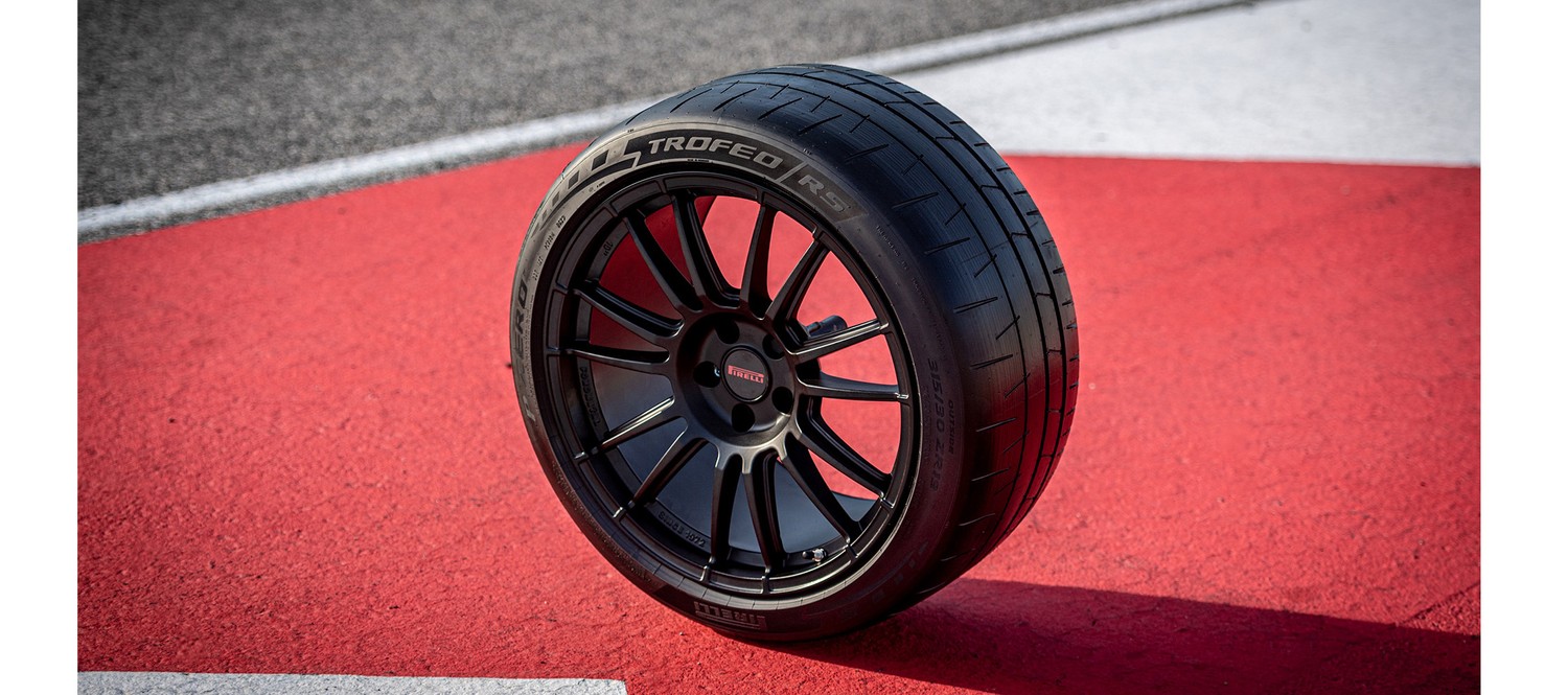 Pirelli P Zero Trofeo RS